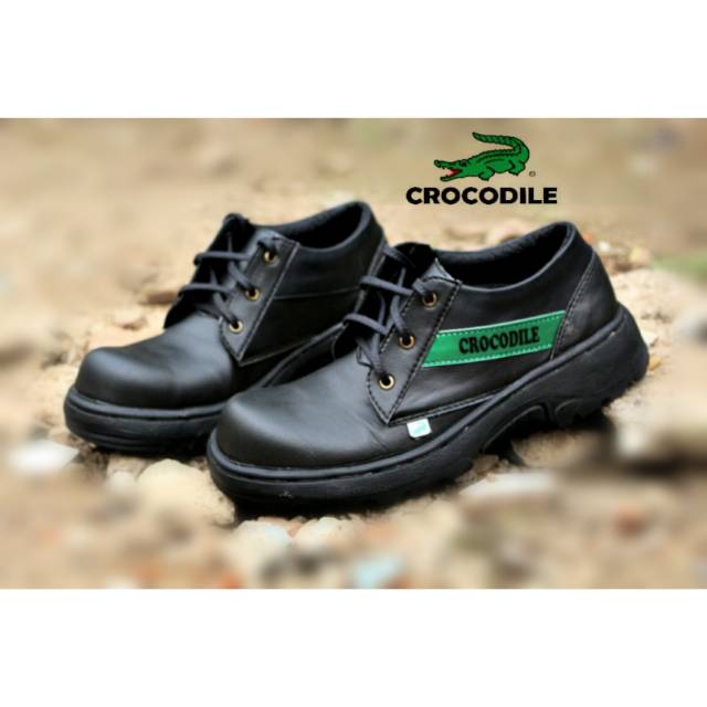 Sepatu safety pria crocodile low black