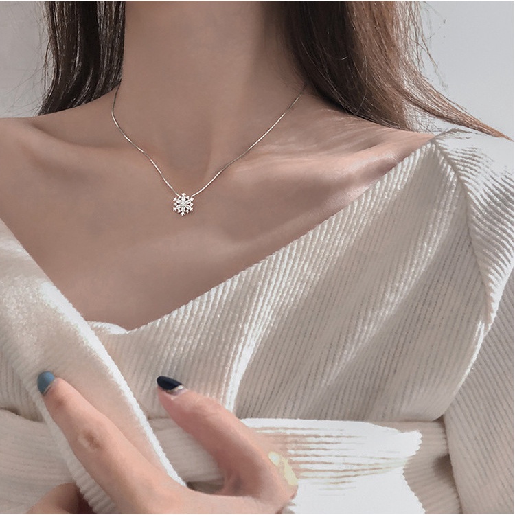 Korean version of zircon snowflake light luxury temperament all-match pendant clavicle chain 210807