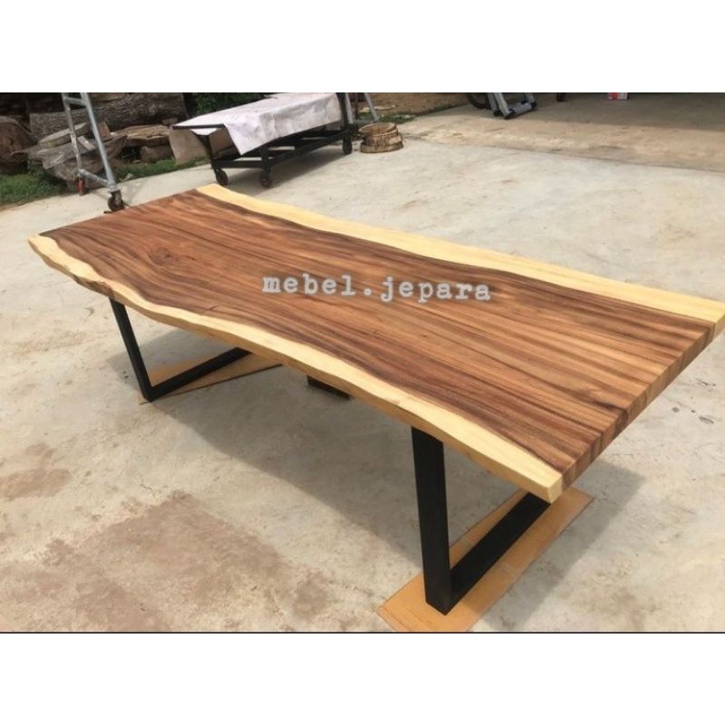 meja makan kaki besi
