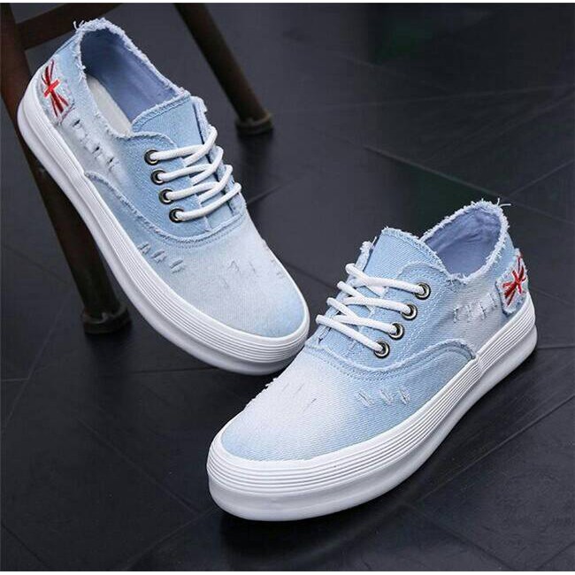 SEPATU CASUAL BIRU MUDA LEVIS