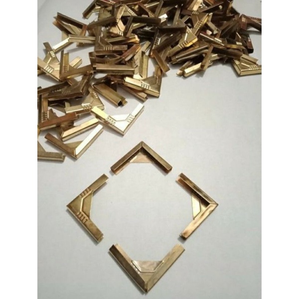 

Pojokan kitab/pengaman pojokan kitab siku kitab