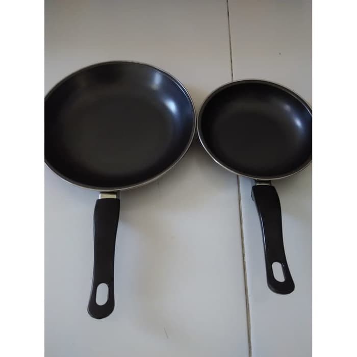 Maspion DOUBLE FRY PAN SET HITAM MASPION 18CM + 23CM teflon frypan