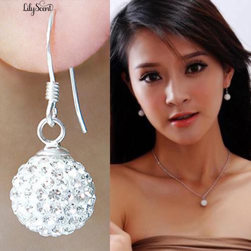 Anting-anting menjuntai Crystal Hook yang terbuat dari kristal perak