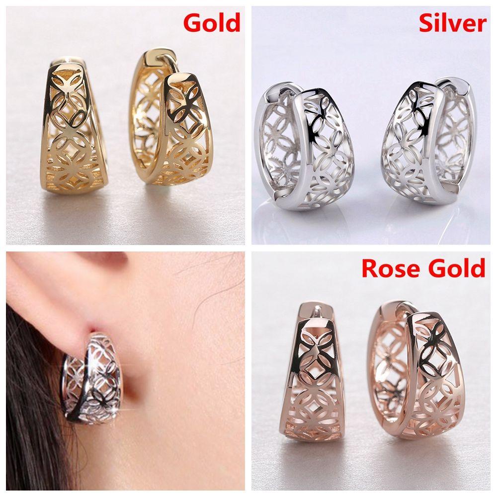 1 Pasang Anting Bulat Wanita Lapis Silver Desain Bunga Hollow Untuk Pernikahan