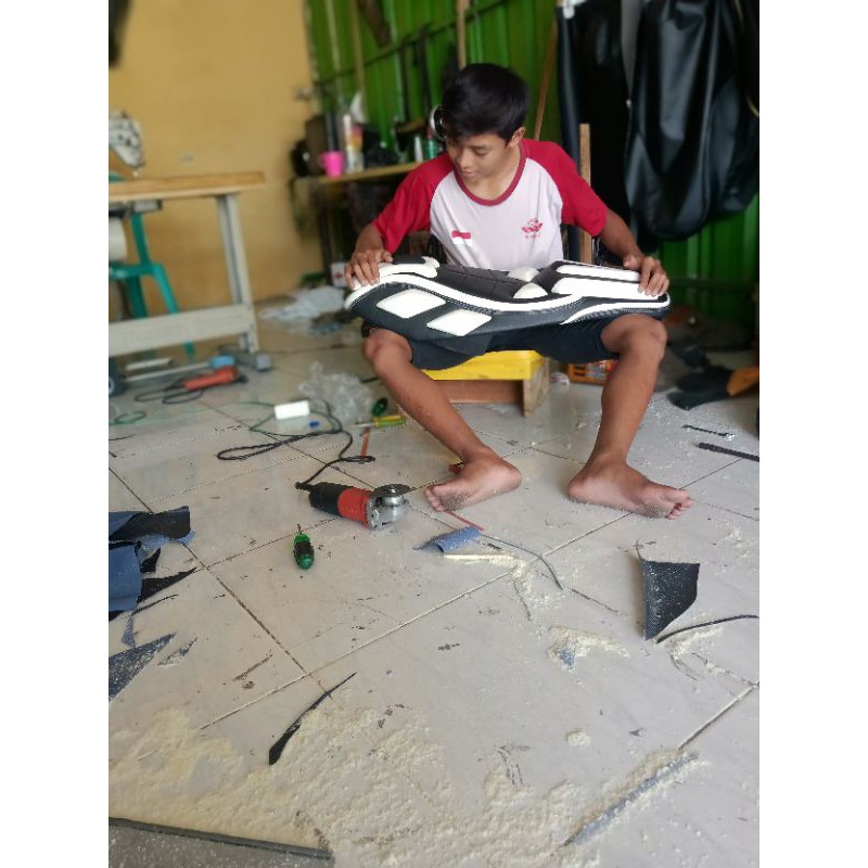 JOK VARIO 150 MODIFIKASI RETRO VARIASI WARNA HITAM KOMBINASI PUTIH KAIN MBTECH