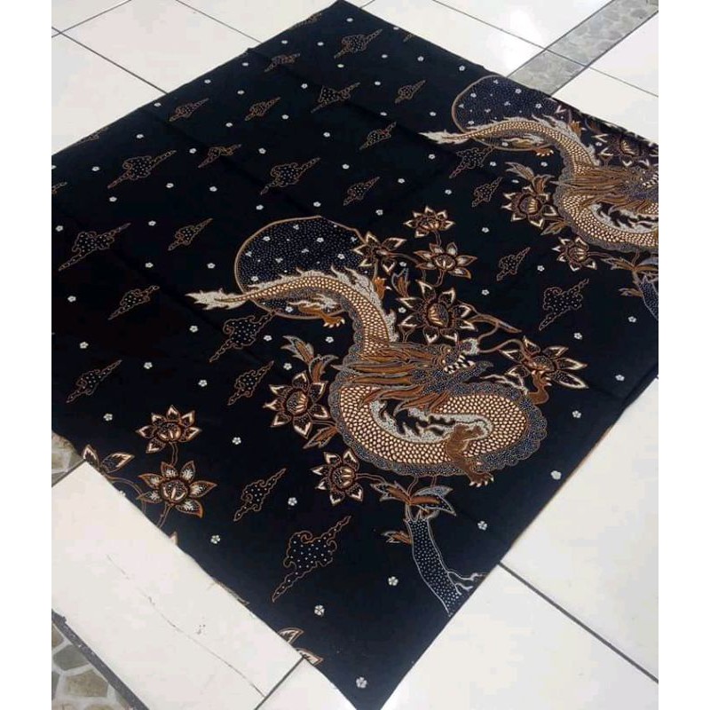 Kain Batik Laweyan Solo motif naga dasar hitam