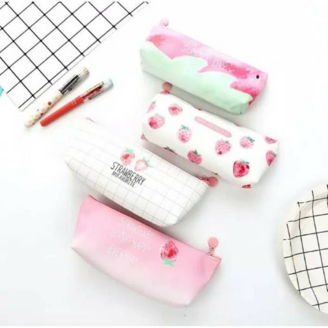 

Tempat pensil bahan kulit strawberry/ real pict tempat pensil import