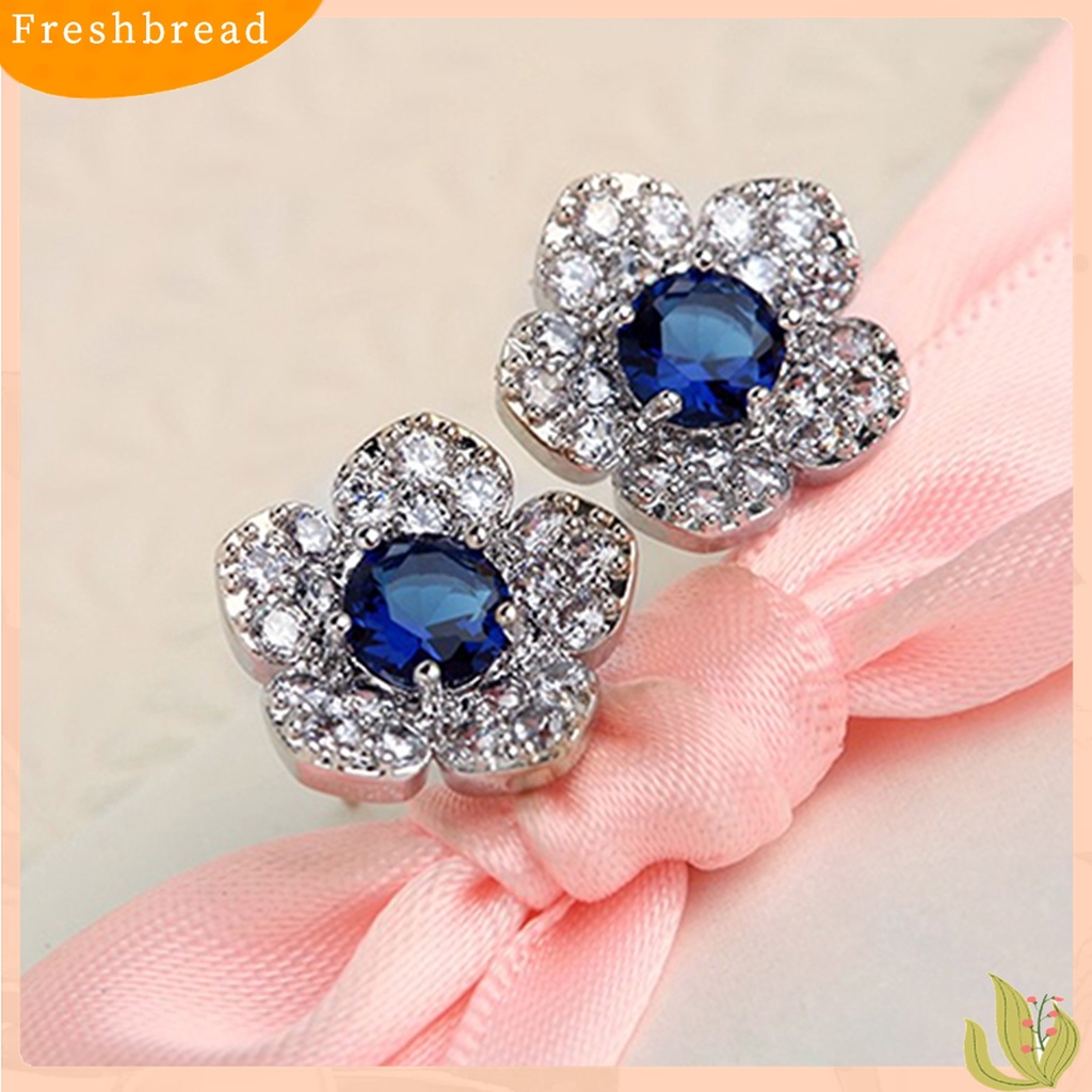 Fresh| Anting Stud Bentuk Bunga Aksen Berlian Imitasi Bahan Alloy Untuk Wanita