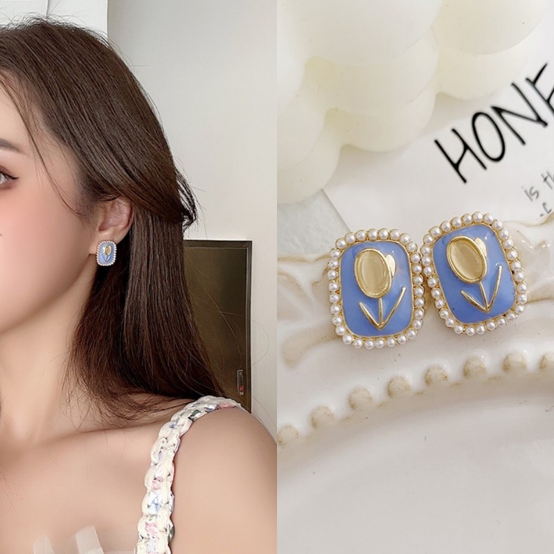 Anting Stud Desain Bunga Tulip Aksen Mutiara Untuk Wanita