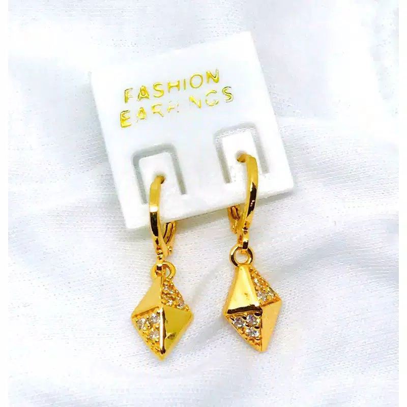 anting wanita //anting gantung //anting permata//anting jepit //perhiasan//anting