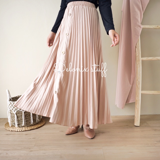 Button flare skirt