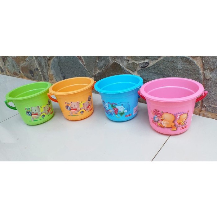 EMBER KECIL EMBER PLASTIK EMBER 0.5 G LION STAR DENGAN GAGANG