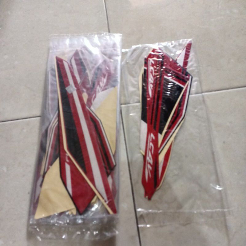 striping stiker les body new Vixion 2015 tangki hitam