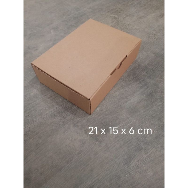 Kardus 21x15x6cm dan Easy Usage Kardus Hampers Kotak Hampers Box Hampers Kardus Makanan Kotak Makanan Box Makanan Kardus Kue Box Kue Kotak Kue Kardus Hadiah Kotak Hadiah Box Hadiah Gift Box Corrugated Box Kardus Diecut  21x15x6cm