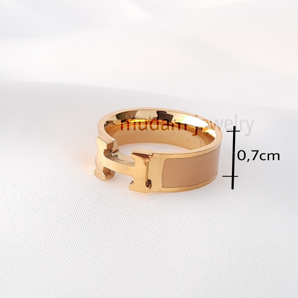 Cincin Titanium Model Huruf &quot; H &quot; Mewah dan Elegan Warna Rose Gold dan Gold