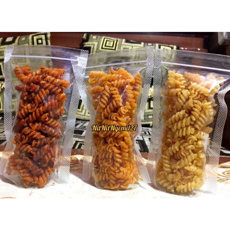 

Macaroni Galing Ukuran 70 Gram - Beli 10 Pcs Dapat Bonus Makanan Random