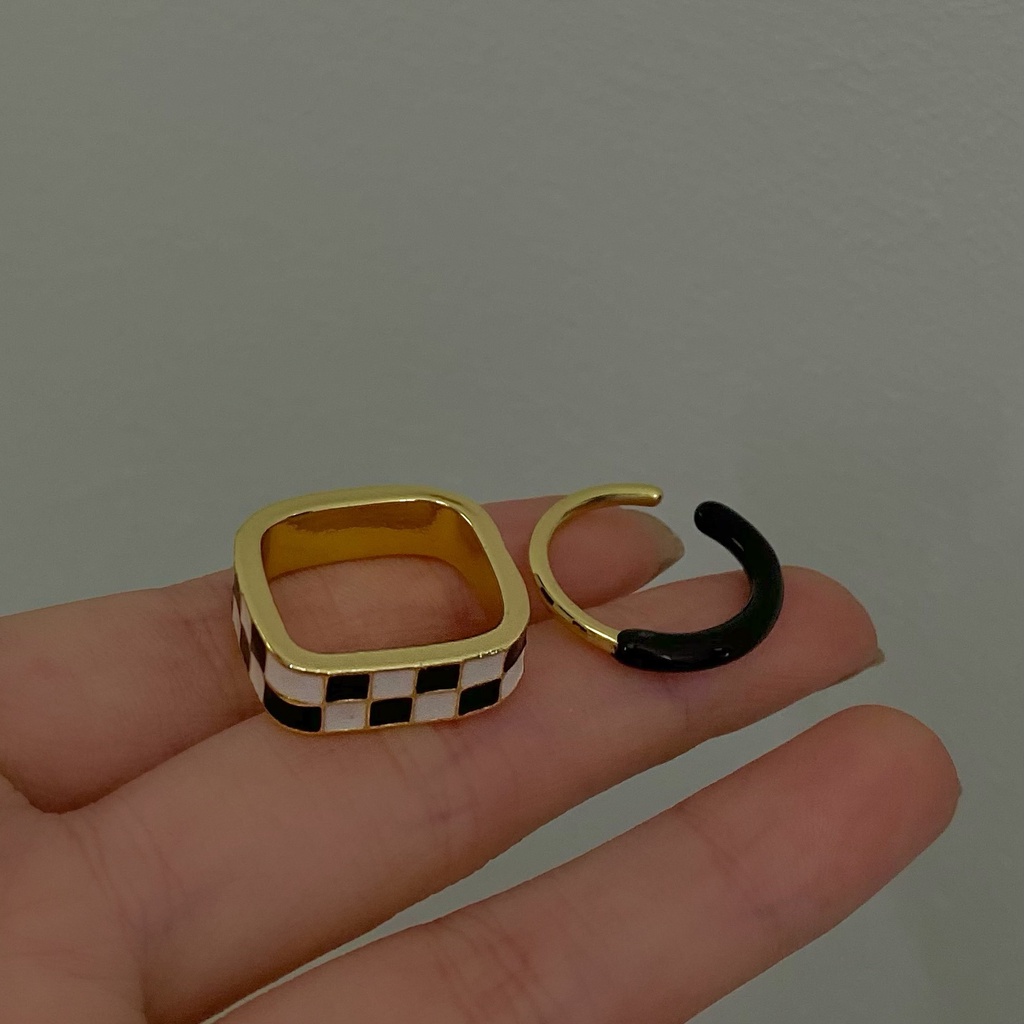 2pcs / Set Cincin Motif Papan Catur Bahan Alloy Untuk Wanita