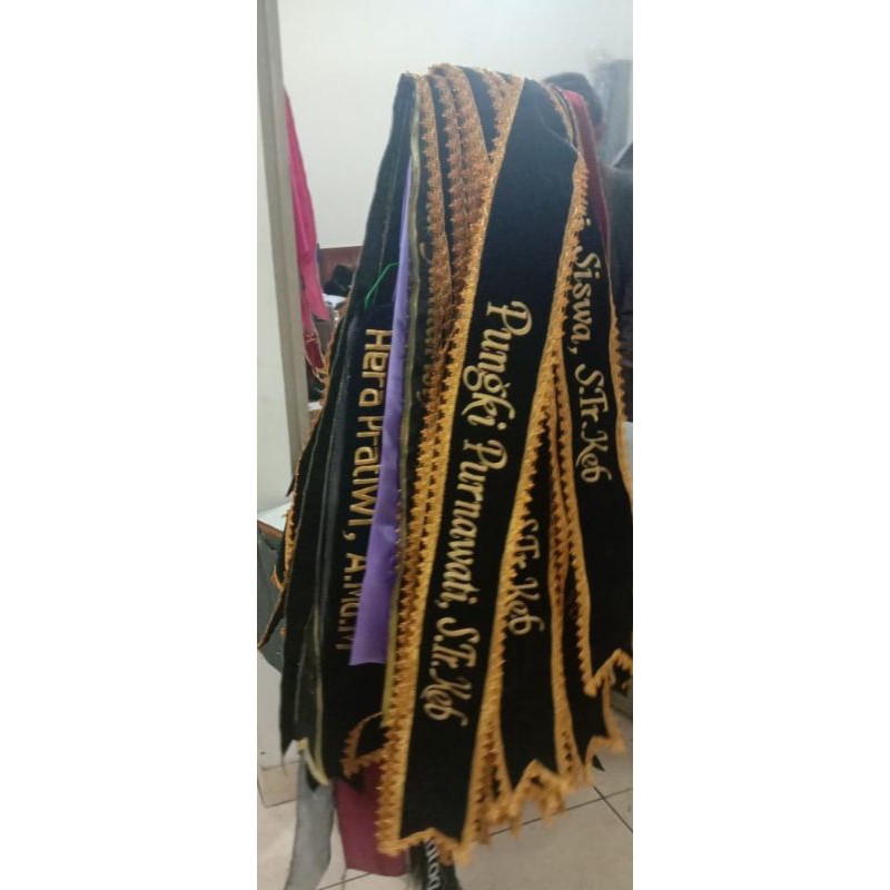 Selempang/Sash Wisuda Bordir Baltos Bandung Pinggiran RENDA ,1HARI JADI