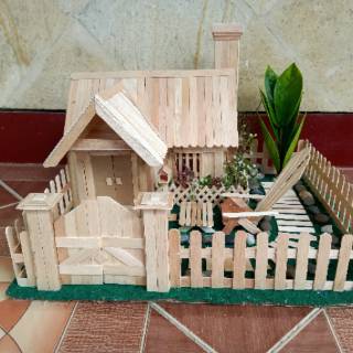  MINIATUR  RUMAH DARI  STIK  ES  KRIM  KERAJINAN PKK 