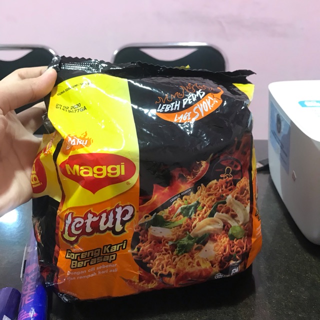Maggi goreng kari berasap
