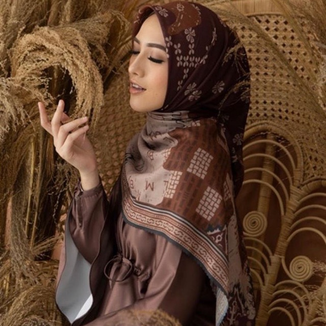 Iswara Scarf in Kartika by Wearing Klamby