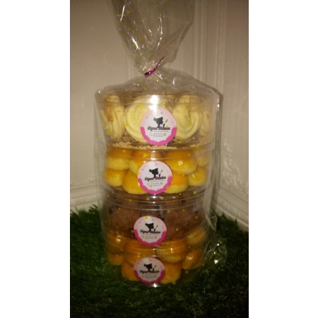 

Paket Hampers Kue Kering Lebaran