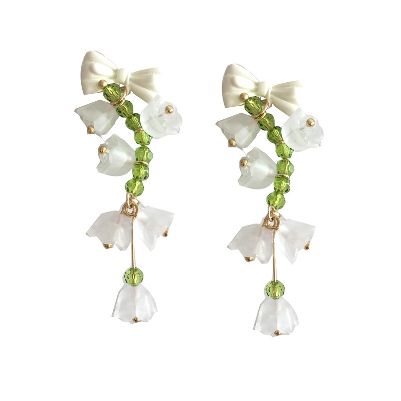 Anting Tusuk Motif Bunga Lily Warna Putih Untuk Wanita