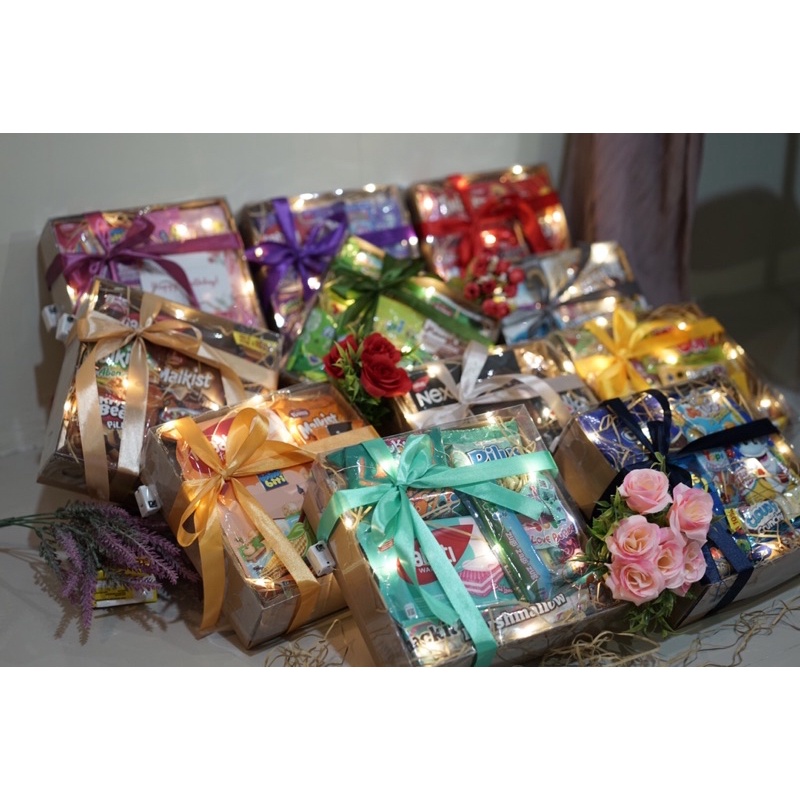 Snack Gift Box/ Hampers Snack/ Snack Gift/ Hamper Snack/ Kado Wisuda / Hadiah Hari Guru/ Kado untuk Guru/ Hadiah Kelulusan / Kado Sempro / Kado Sidang / Hadiah Wisuda / Hadiah Natal/ Kado Natal /Kado Ulang Tahun Murah Lampu Tumblr