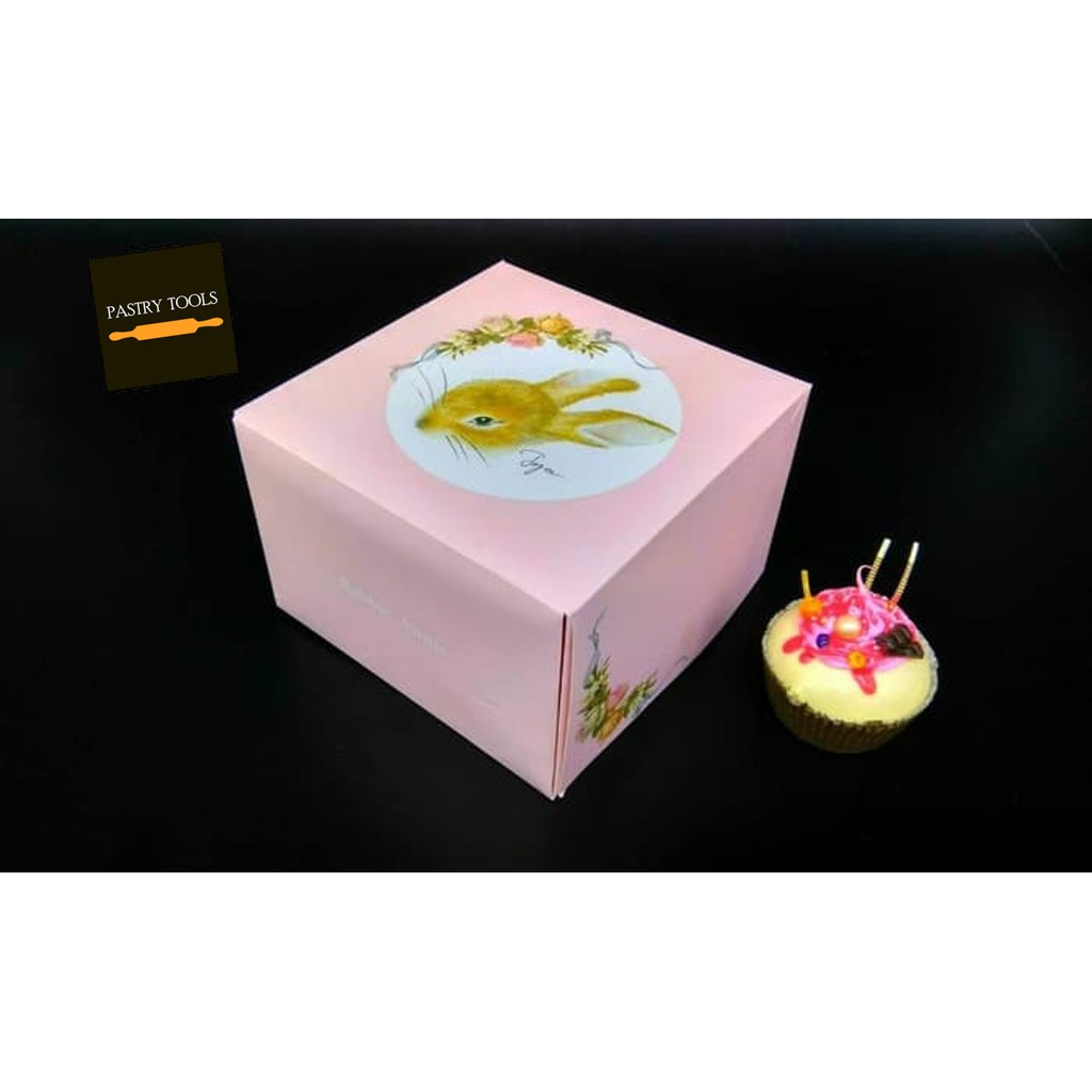 

RABBIT ANNIE PINK CAKE BOX UK. 16 X 16 X 10 CM PACK ISI 12 PCS dus kue