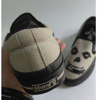 MISFITS Begie slip on