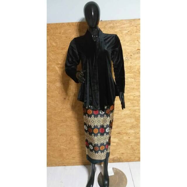 Set kebaya luna hitam