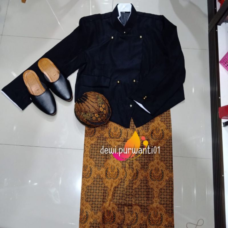 Set Pakaian Adat Jawa Model Beskap Solo