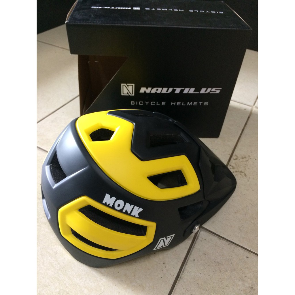 SALE Helm Nautilus MONK Black-Yellow