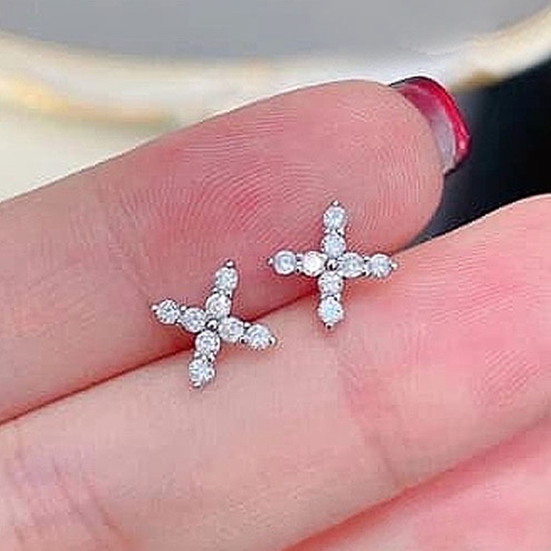 Anting Stud Desain Salib Aksen Kristal Kubik Zirkon Warna Silver Untuk Wanita