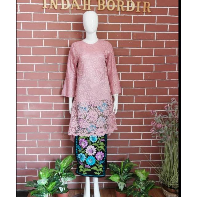 Atasan brukat kebaya dan kain lilit by Indah Bordir