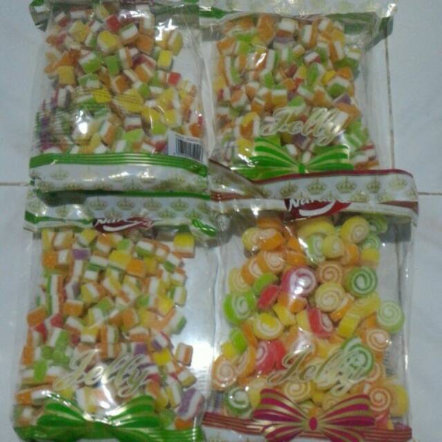 

Naraya Jelly 500gr Bentuk Segi dan roll Cemilan Lebaran Idul Fitri Enak