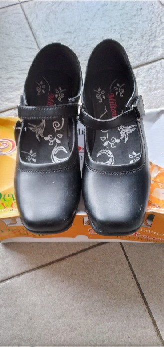 Cod-sepatu Pantovel Wanita / Sepatu Paskibra Wanita Hitam/putih