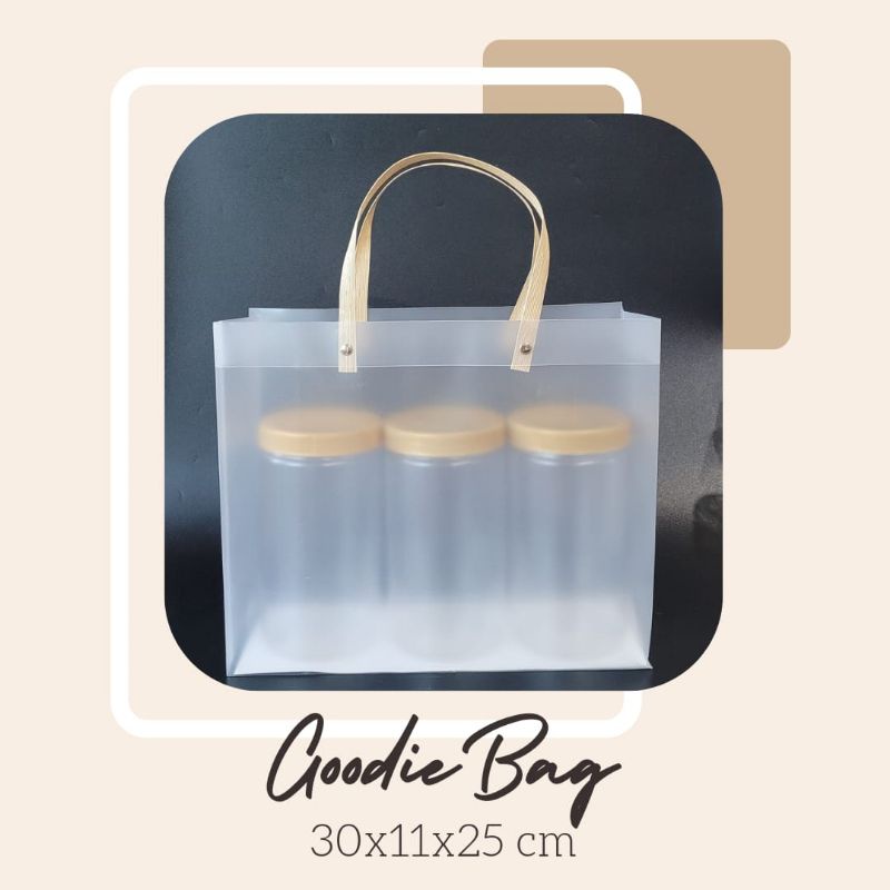 

Goodie Bag Doff PVC 30x11x25 30 x 11 Bisa isi toples 3 / Kantong Hampers / Gift Bag / Kantong Doff Souvenir