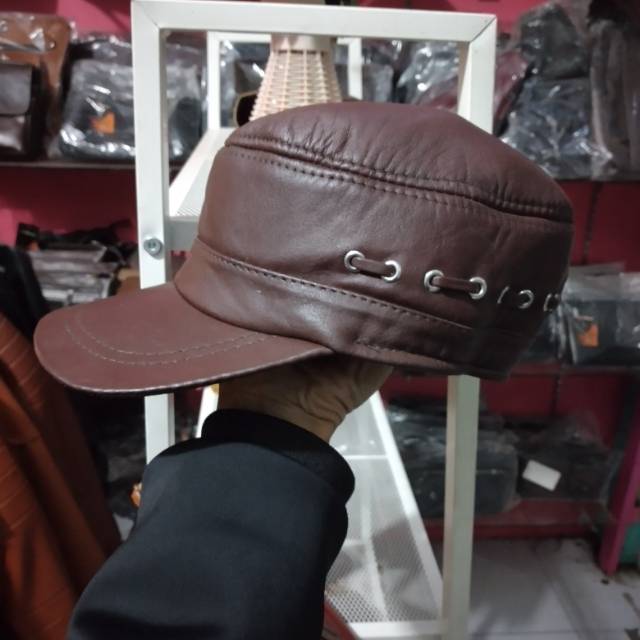 Topi kulit asli untuk pria