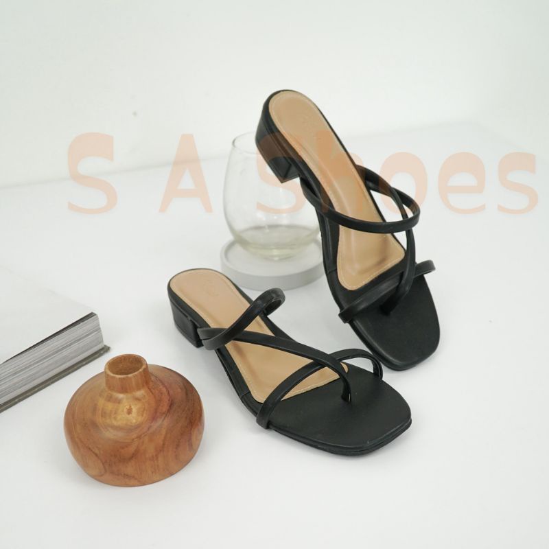 Sandal wanita hak tahu 3cm Hells tali jepit SA95