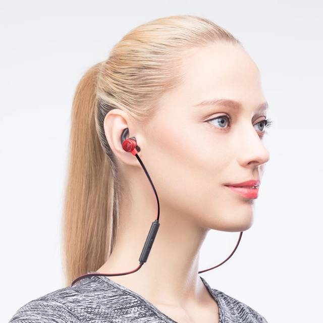 Headset bluetooth JBL tahan air T280BT