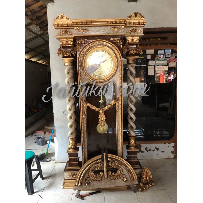 Lemari Jam Brawijaya Ukiran Jati Jepara