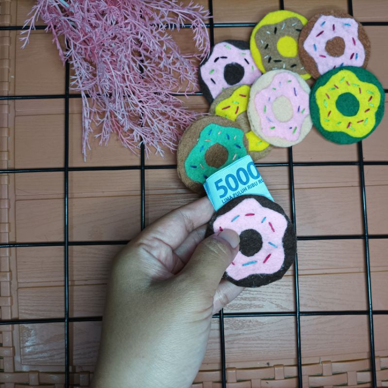 

Amplop karakter lebaran Donat diameter 6cm. Dijual satuan