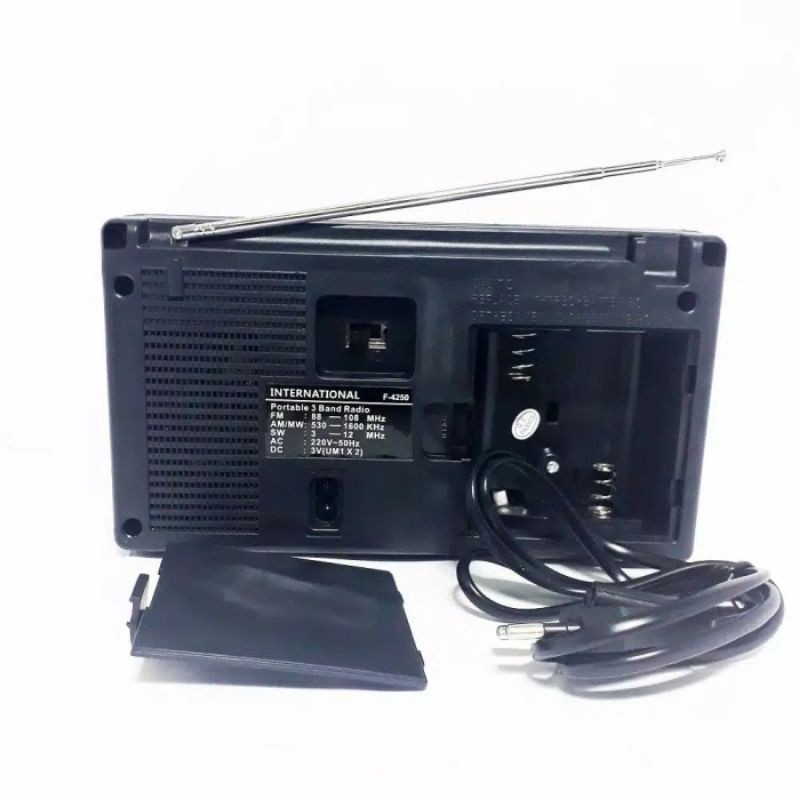 INTERNASIONAL F-4250 FM AM SW PORTABLE RADIO