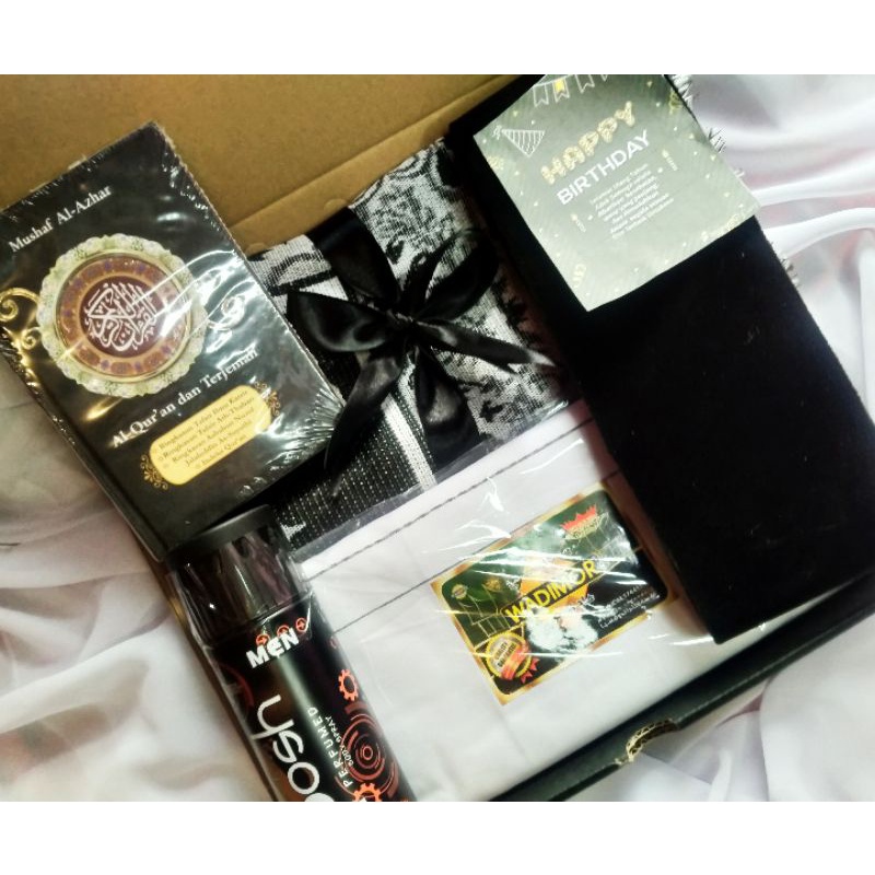 

PROMO!! HAMPERS SARUNG WADIMOR, SAJADAH, ALQURAN TERJEMAH,PARFUM,KADO ULANG TAHUN MURAH COWOK