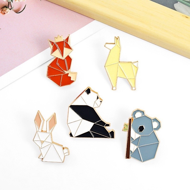 Bros Pin Enamel Desain Kartun Hewan Origami Rubah Panda Koala Alpaca Kelinci Untuk Pakaian Tas Anak