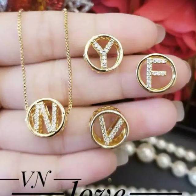 Xuping kalung inisial lpais emas 18k 1001g