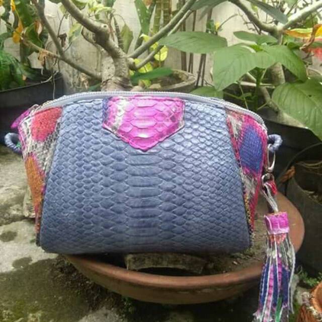 Tas kulit ular asli