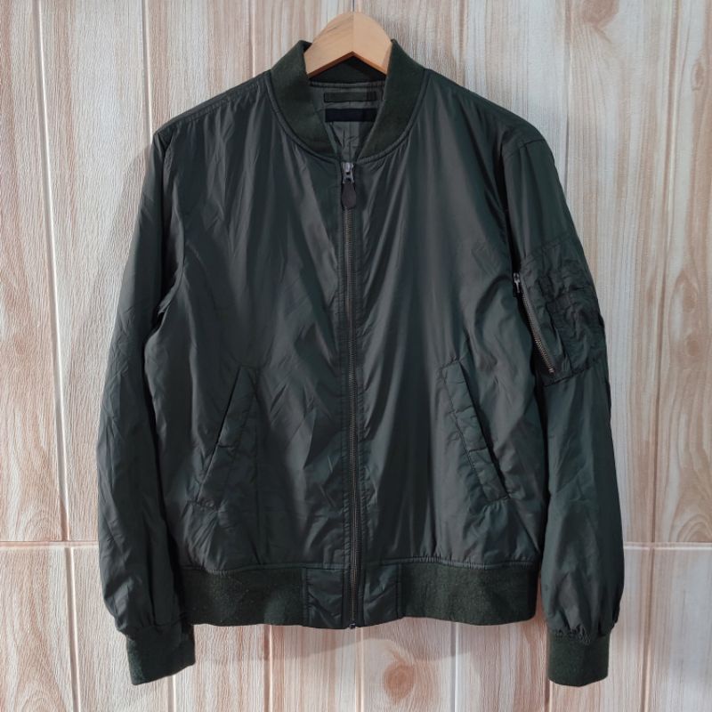 Uniqlo Bomber Jaket Jotol Original Second Brand