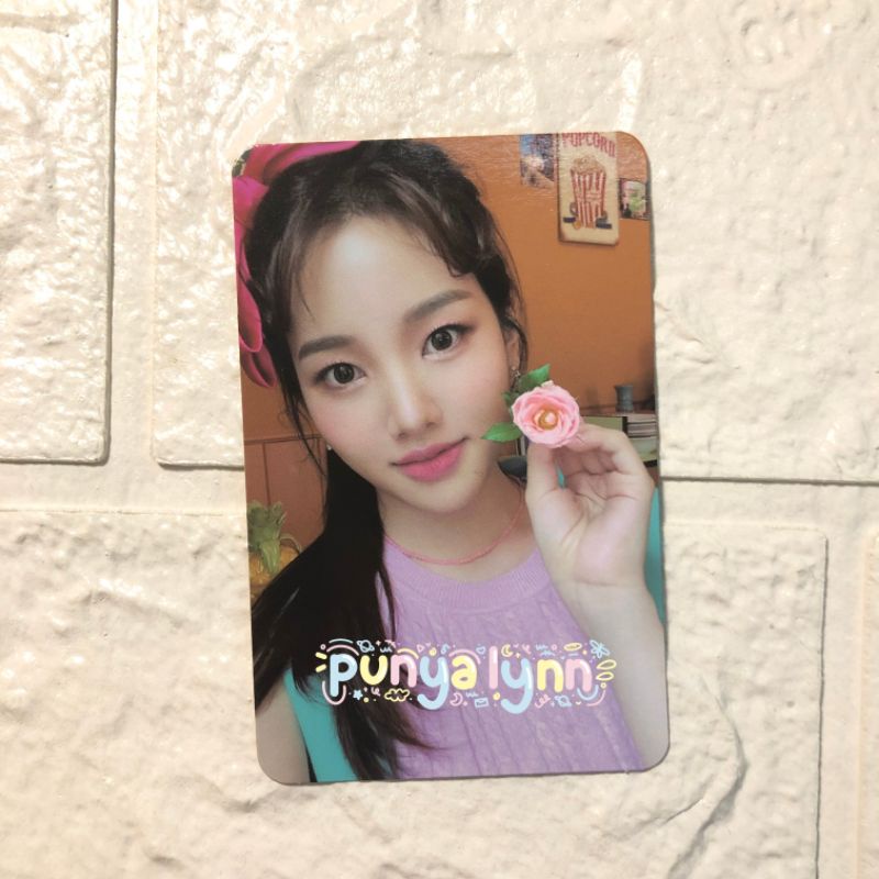 [READY, BACA DESKRIPSI] Photocard PC Kpop Soojin Weeekly SG22